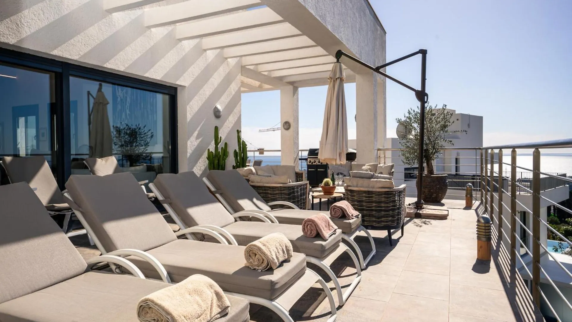 Lavish Villa With Private Pool Marbella