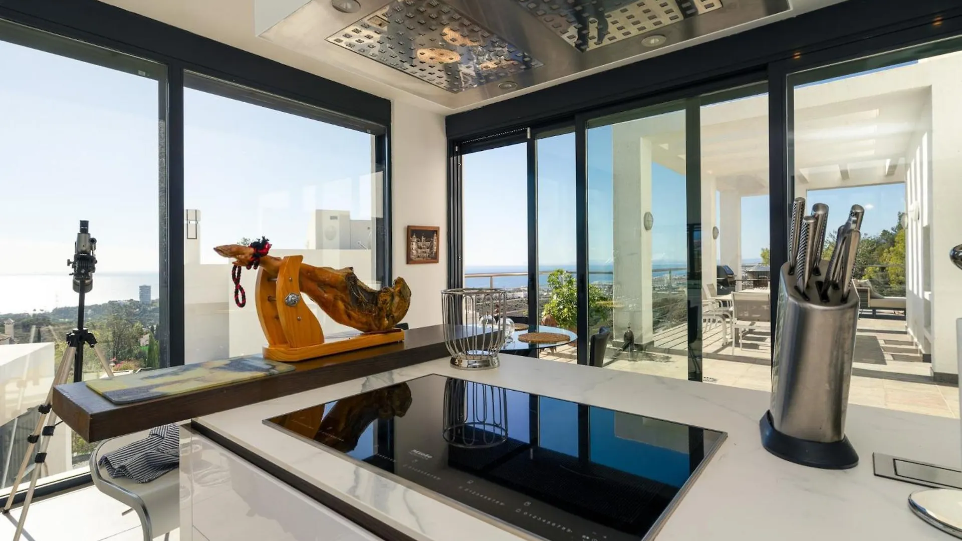 Lavish Villa With Private Pool Marbella