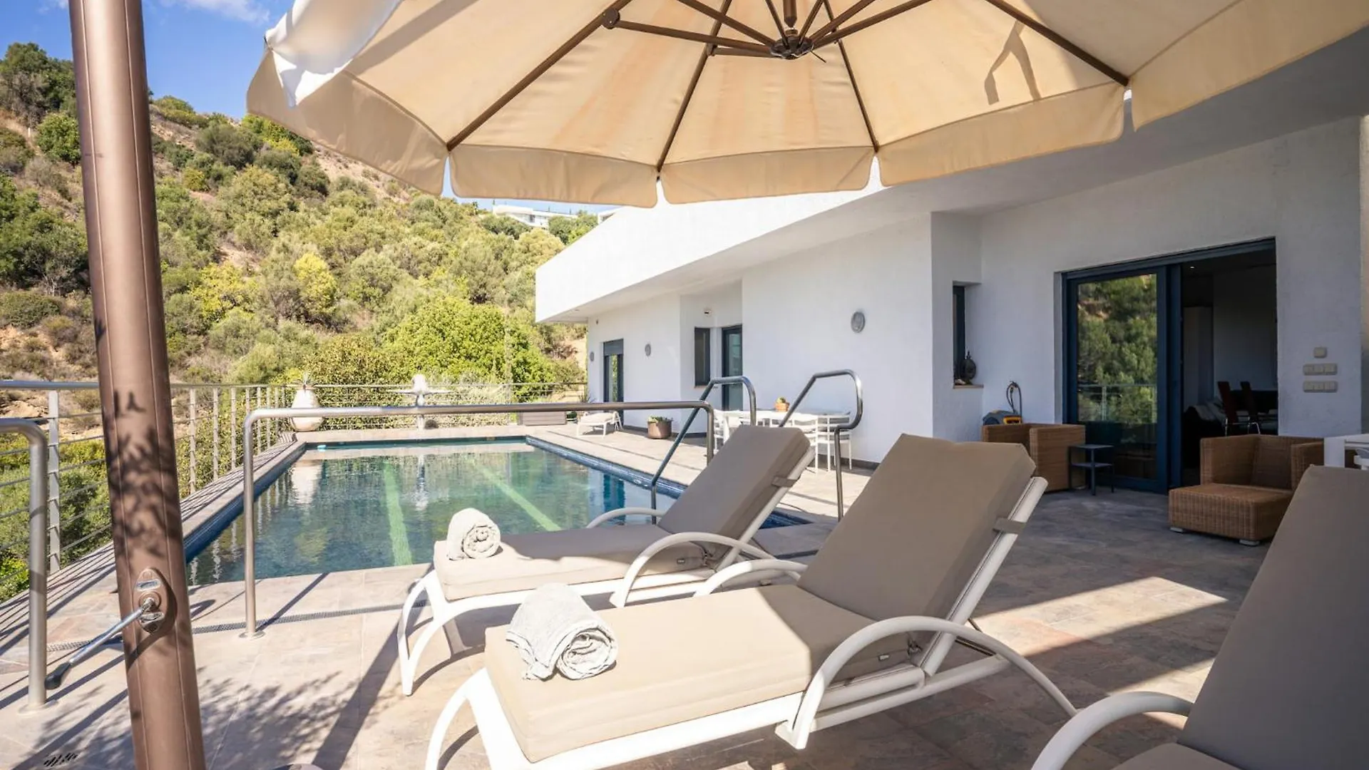 Lavish Villa With Private Pool Marbella