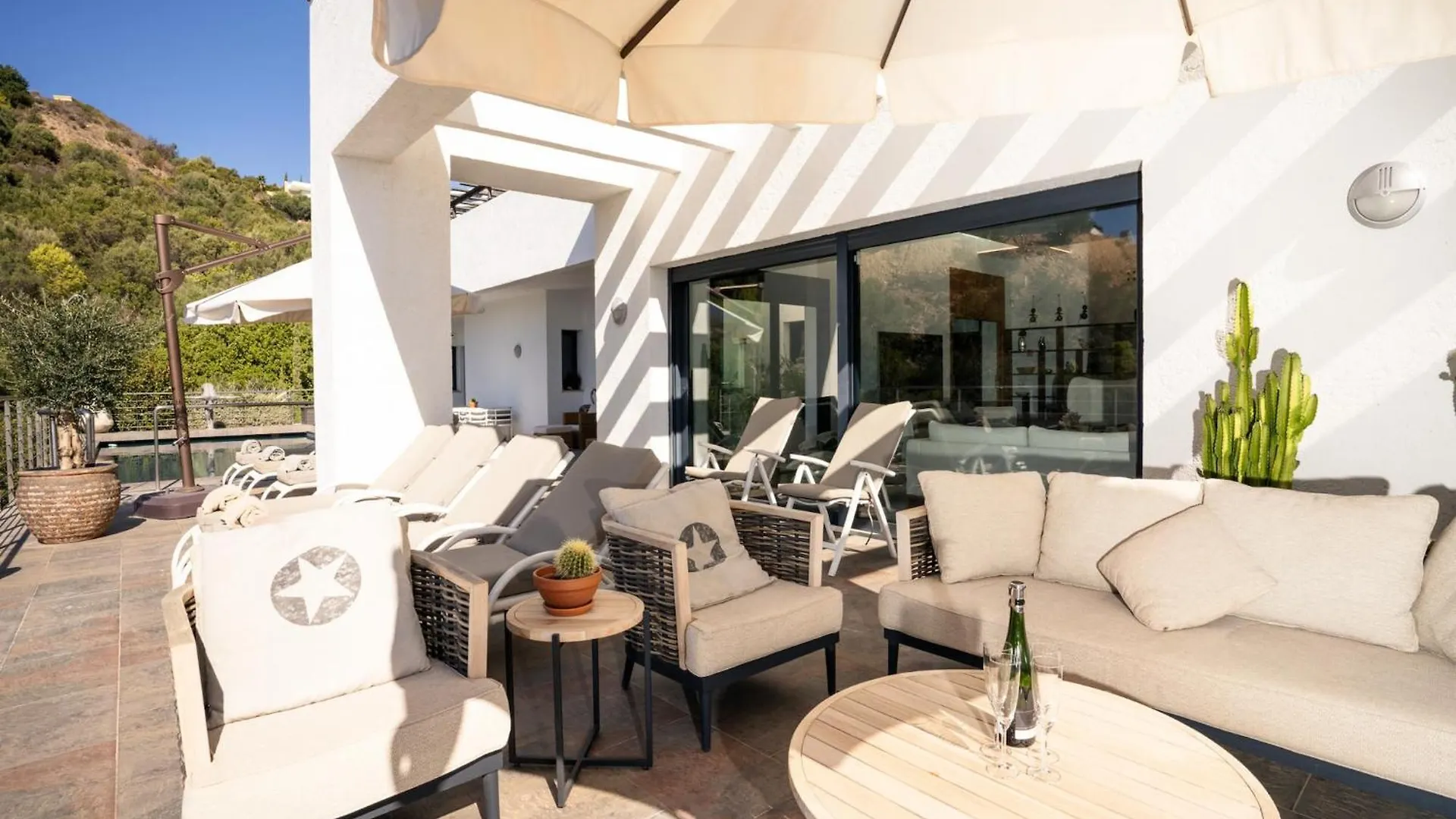 Lavish Villa With Private Pool Marbella