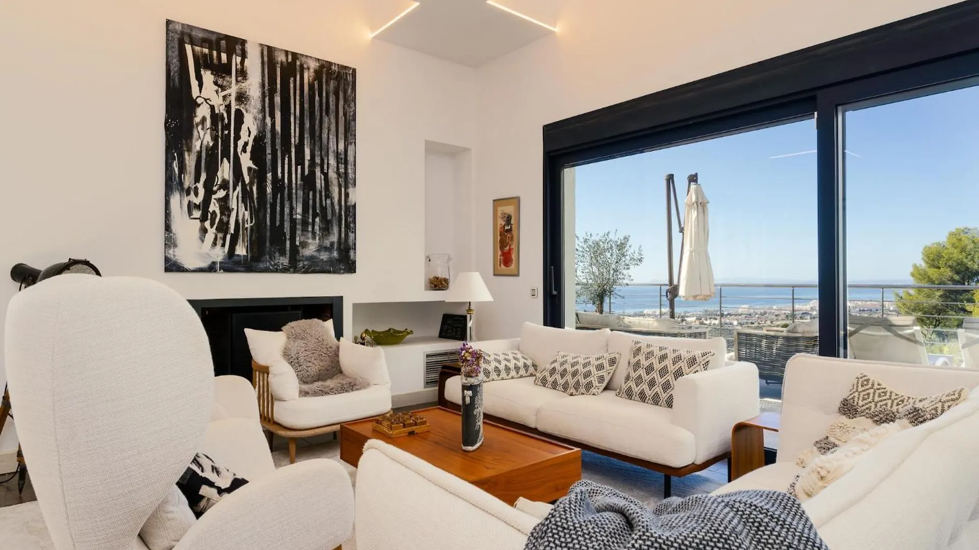 Lavish Villa With Private Pool Marbella